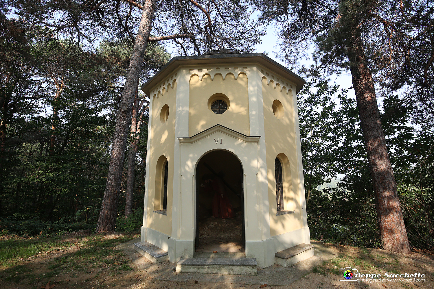 VBS_6671 - I Piloni della Via Crucis del Sacro Monte di Montà d'Alba.jpg